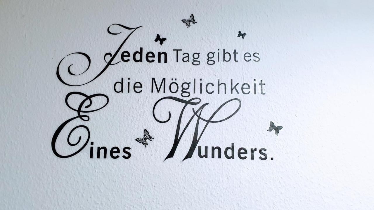 Budget Rooms In Halle With Shared Bathroom, Free Wifi, Netflix & Ipad Eksteriør bilde
