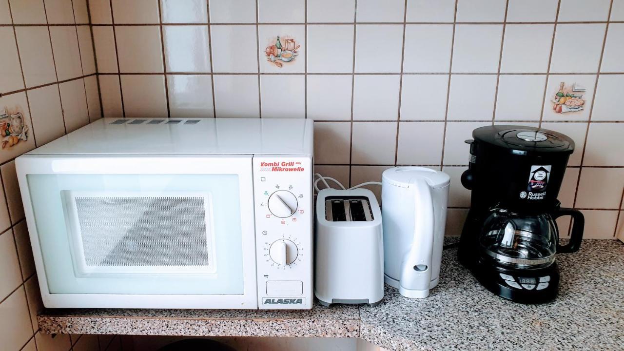 Budget Rooms In Halle With Shared Bathroom, Free Wifi, Netflix & Ipad Eksteriør bilde