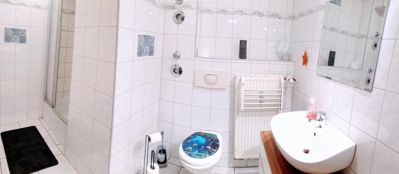 Budget Rooms In Halle With Shared Bathroom, Free Wifi, Netflix & Ipad Eksteriør bilde