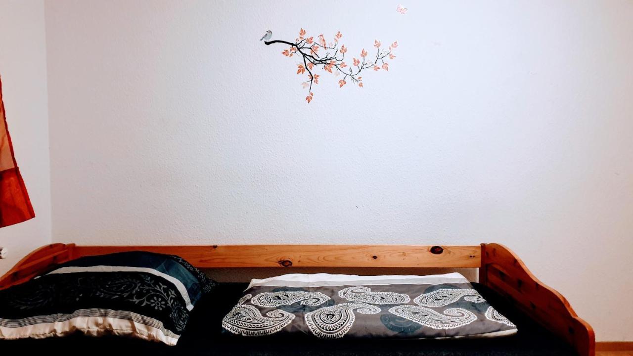 Budget Rooms In Halle With Shared Bathroom, Free Wifi, Netflix & Ipad Eksteriør bilde