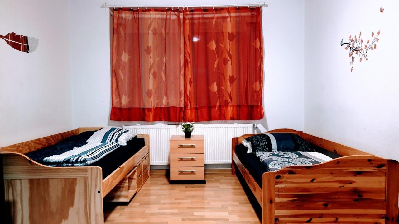 Budget Rooms In Halle With Shared Bathroom, Free Wifi, Netflix & Ipad Eksteriør bilde