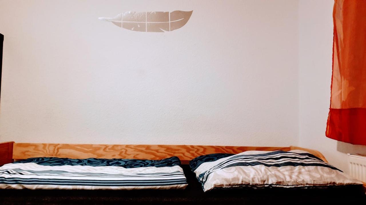 Budget Rooms In Halle With Shared Bathroom, Free Wifi, Netflix & Ipad Eksteriør bilde