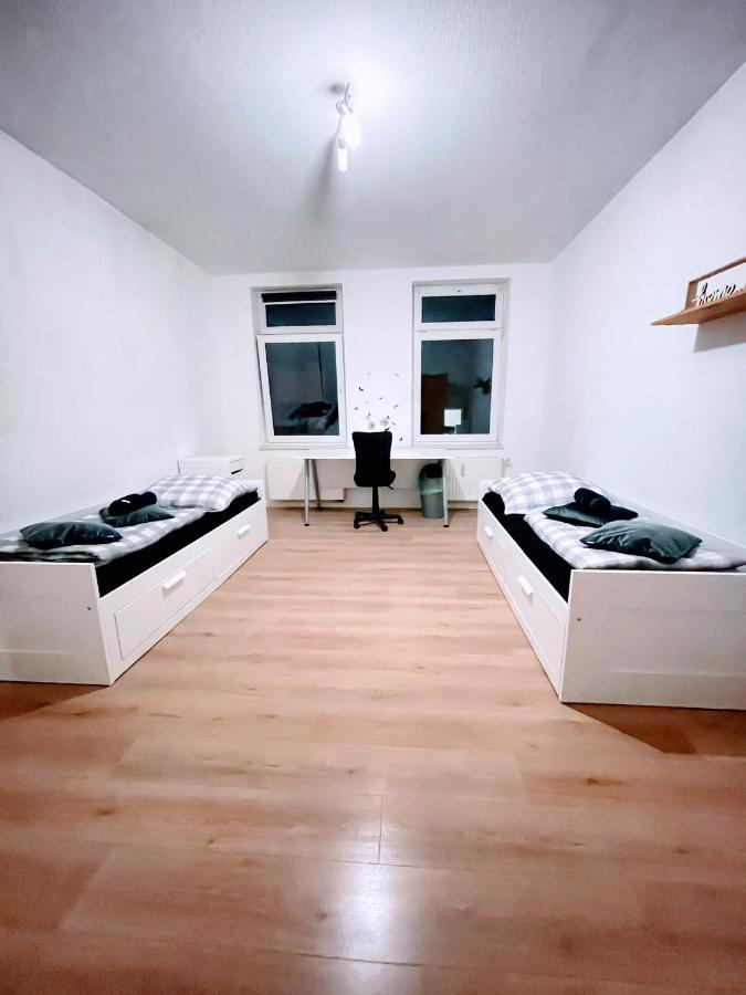 Budget Rooms In Halle With Shared Bathroom, Free Wifi, Netflix & Ipad Eksteriør bilde